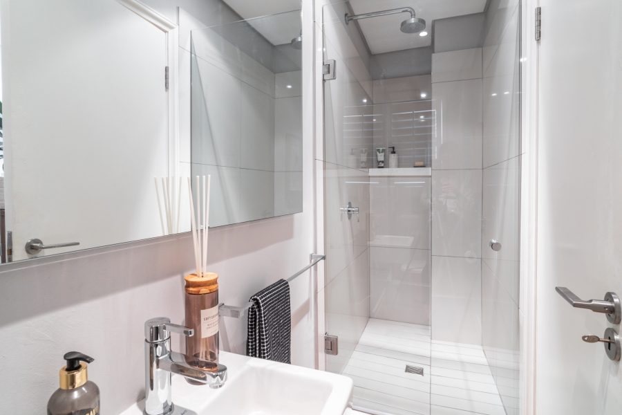 To Let 2 Bedroom Property for Rent in Sea Point Western Cape